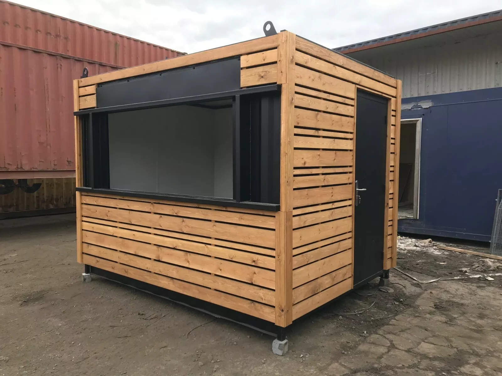 M-CM10ft-x-8ft-Cladded-Food-Drink-Outlet-shipping-container4.webp M-CM10ft-x-8ft-Cladded-Food-Drink-Outlet-shipping-container4.webp
